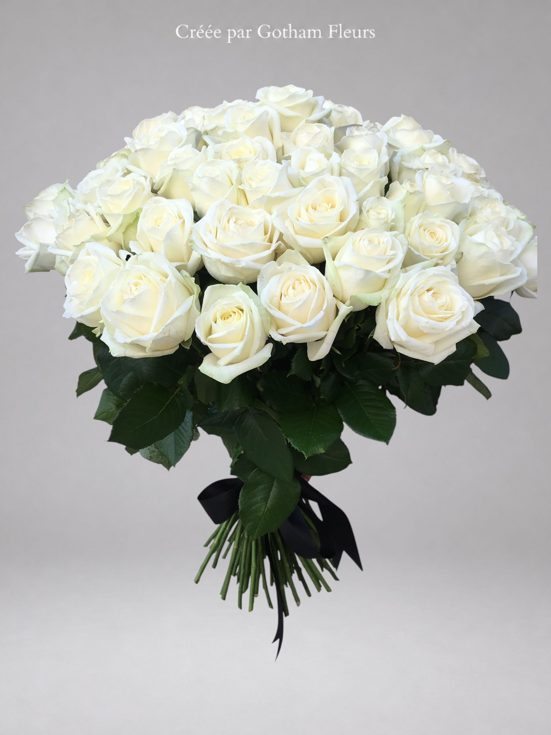 Bouquet Funéraire de 50 Roses Blanches – Hommage & Recueillement