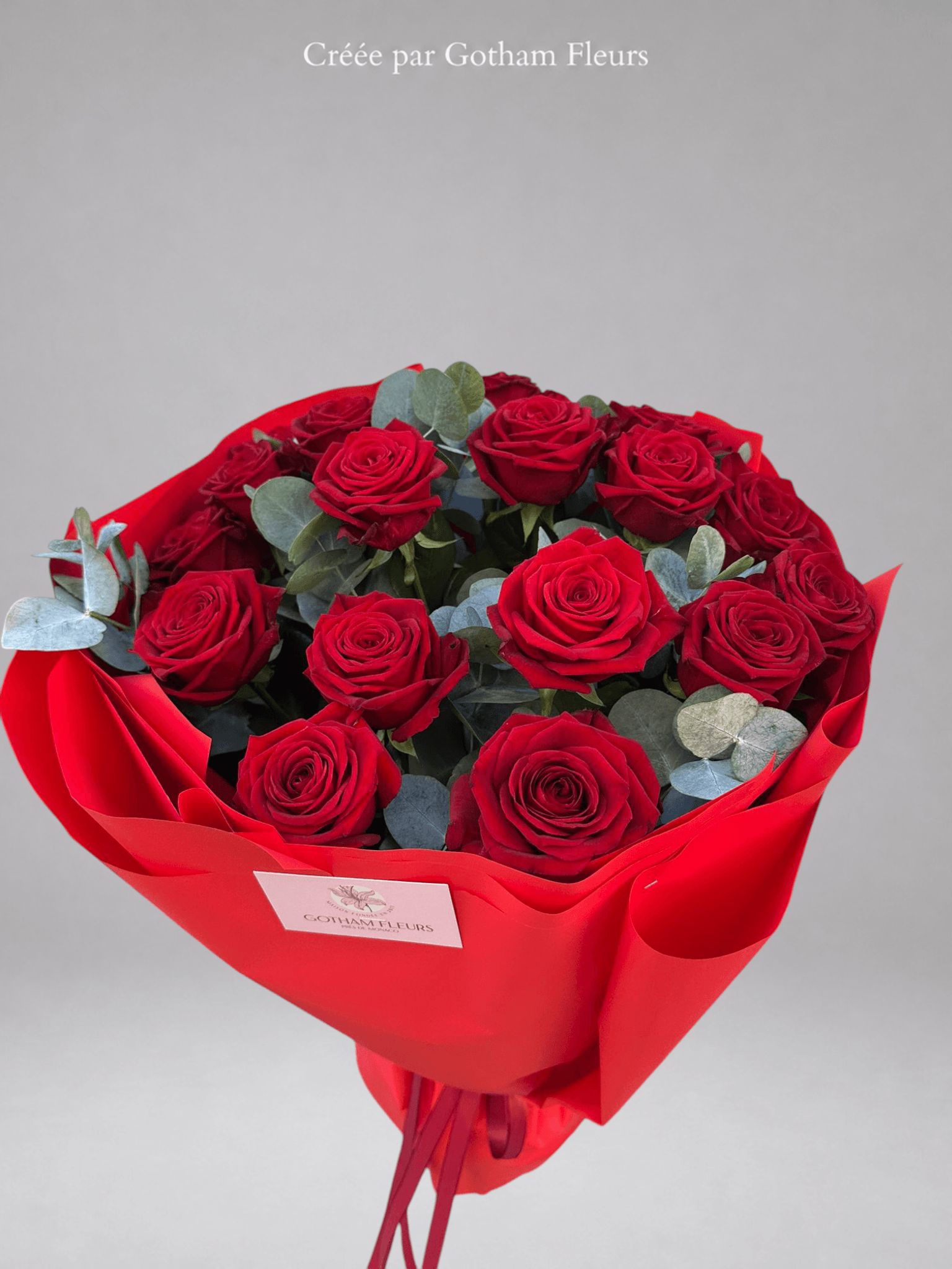 Bouquet de 17 Roses Rouges & Eucalyptus