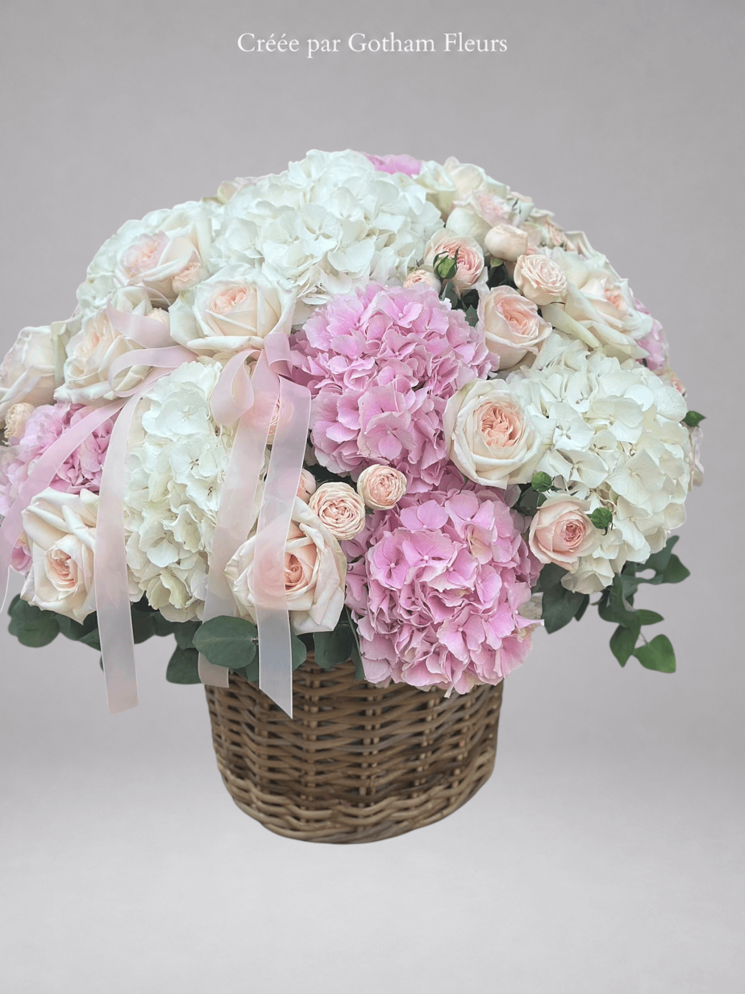 Composition Florale Romantique Rose & Blanche en Panier